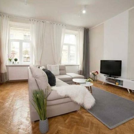 Charming Apartament City Center Timişoara Exteriör bild
